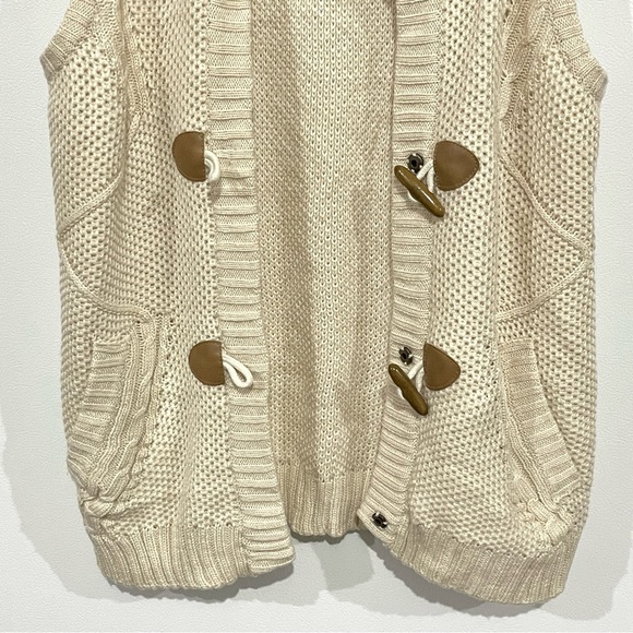 NWOT Pink Republic Faux Fur Collar Wooden Toggle Button Front Sweater Vest - Picture 6 of 16